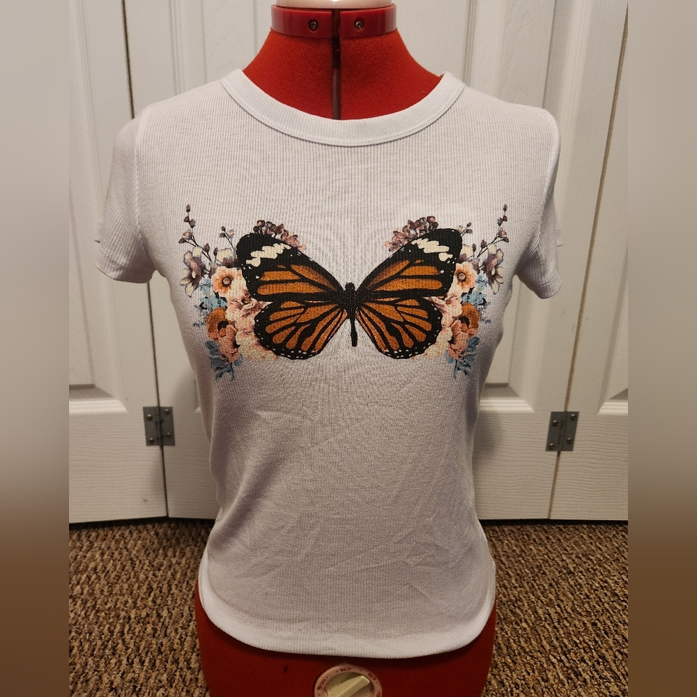 Butterfly tee from Rue21. Size S.